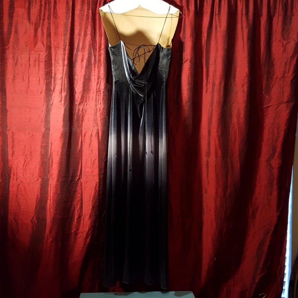 Formal Dress - Picture 4 of 5